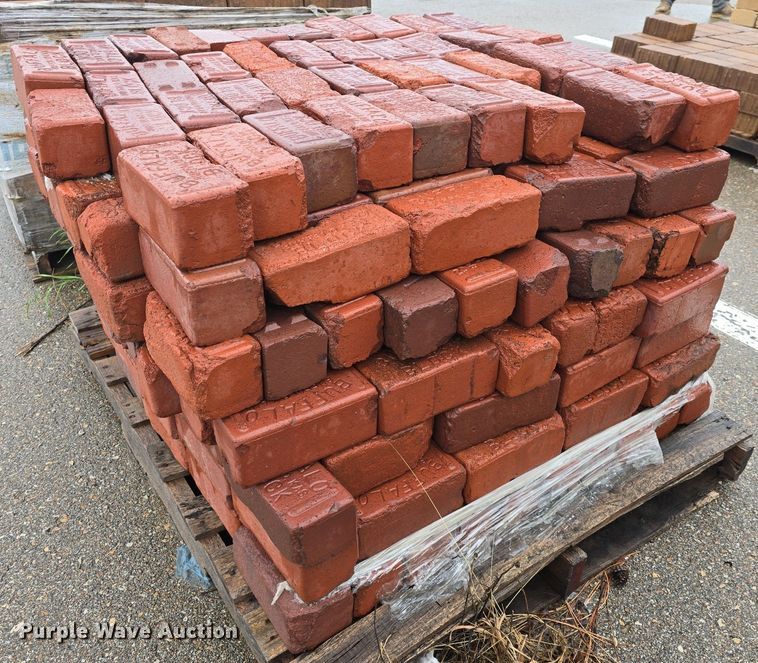 image for item EK5891 (11) pallets of bricks