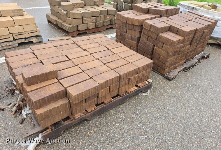 image for item EK5891 (11) pallets of bricks