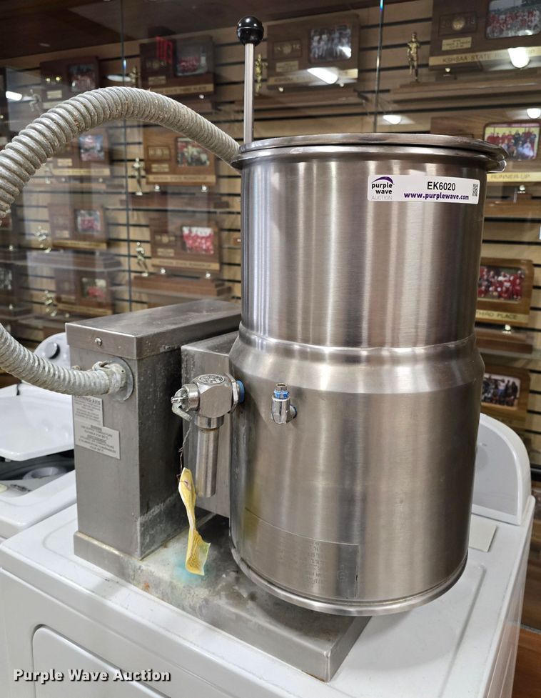 image for item EK6020 2007 Intek IEC-6TW steam kettle