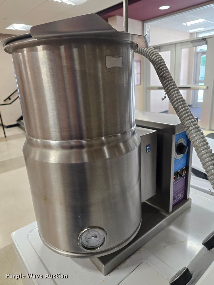 image for item EK6020 2007 Intek IEC-6TW steam kettle