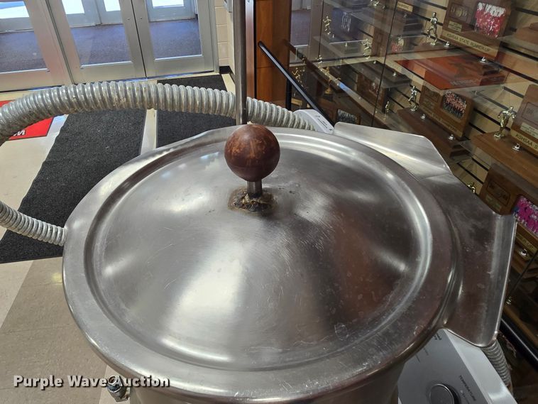 image for item EK6020 2007 Intek IEC-6TW steam kettle