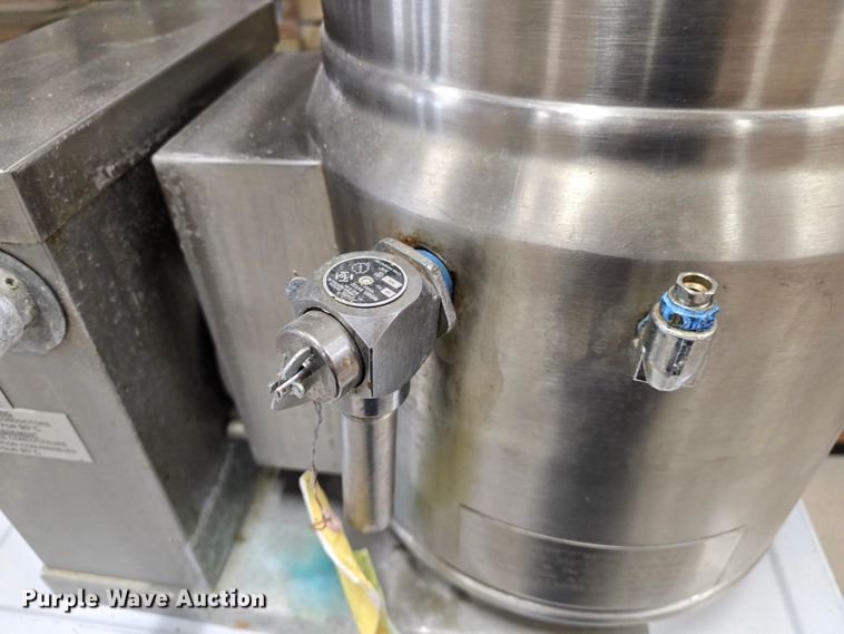 image for item EK6020 2007 Intek IEC-6TW steam kettle