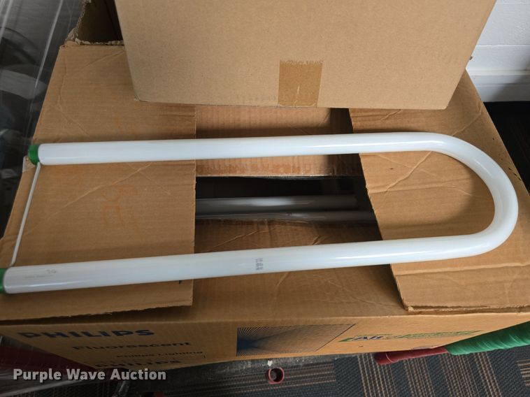 image for item EK6043 (5) partial boxes of U-light bulbs