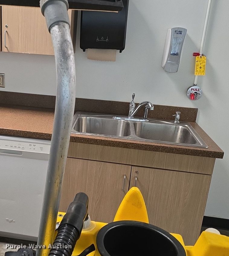 image for item EK6045 Janitorial equipment 