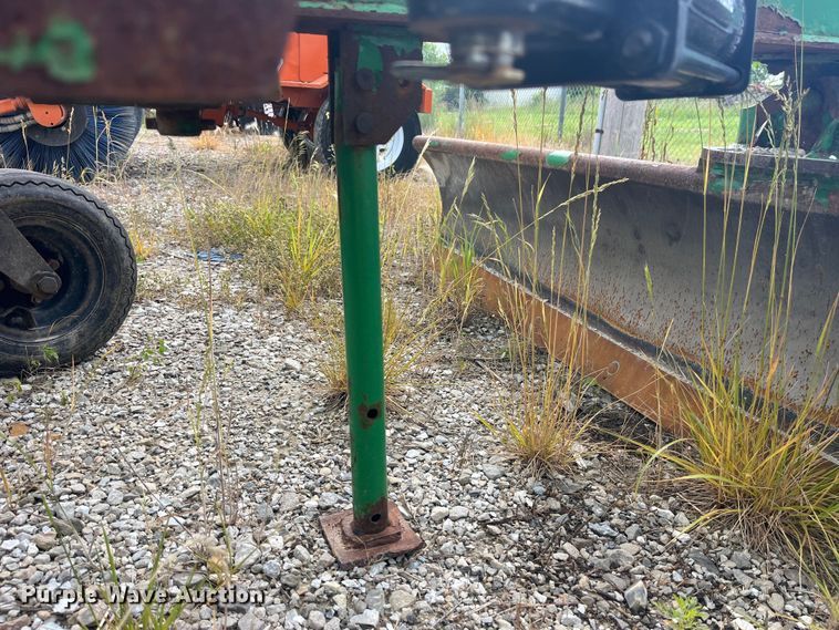 image for item EK8538 John Deere  blade