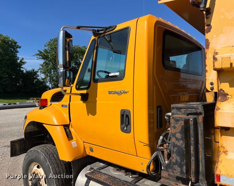 image for item EK8592 2012 International  7500 dump truck