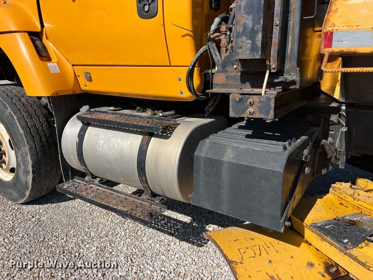 image for item EK8592 2012 International  7500 dump truck