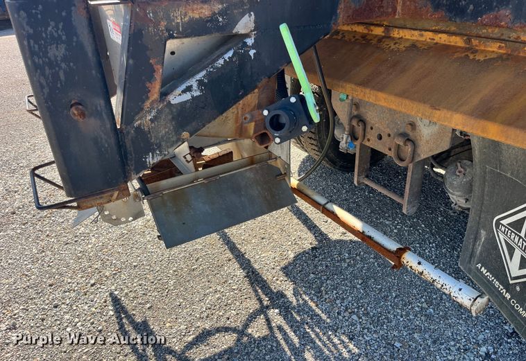 image for item EK8592 2012 International  7500 dump truck