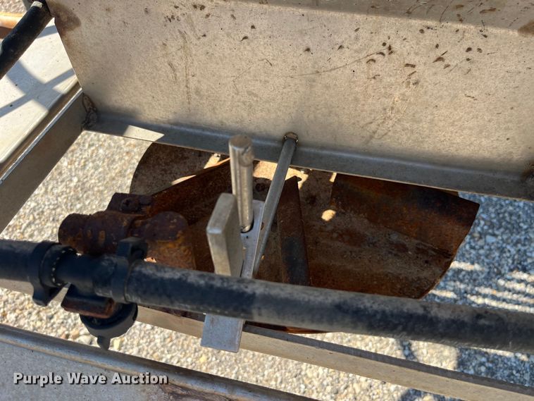 image for item EK8592 2012 International  7500 dump truck