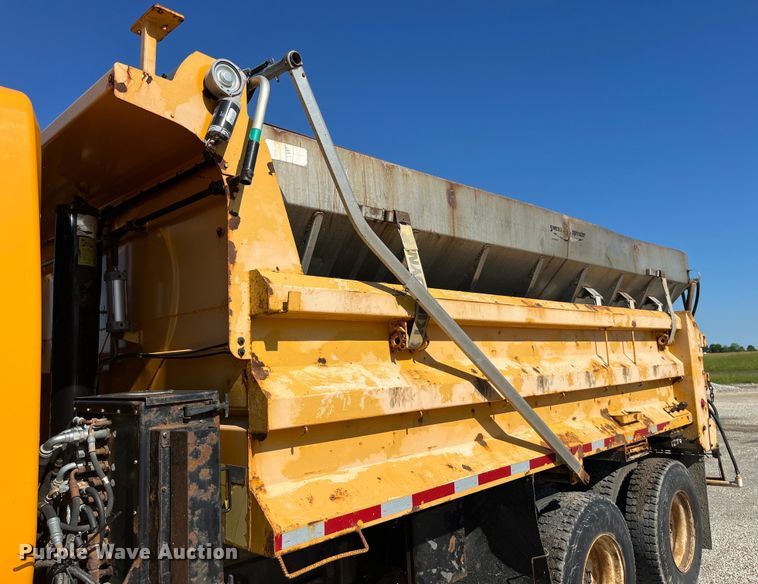 image for item EK8592 2012 International  7500 dump truck