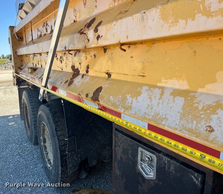 image for item EK8592 2012 International  7500 dump truck