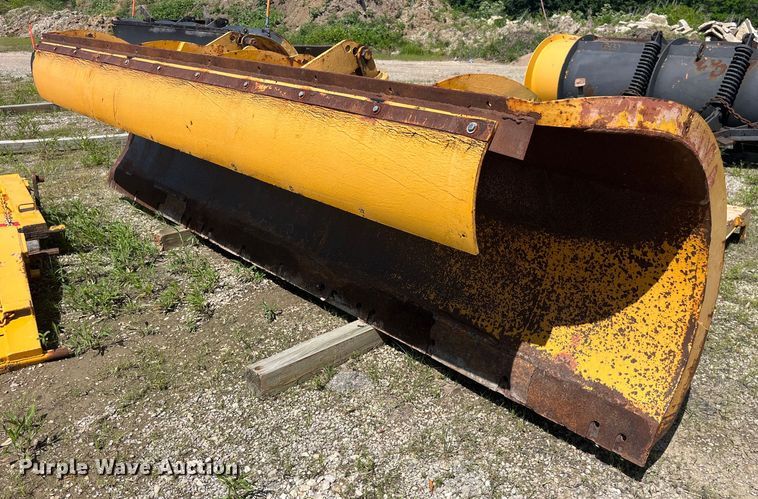 image for item EK8592 2012 International  7500 dump truck