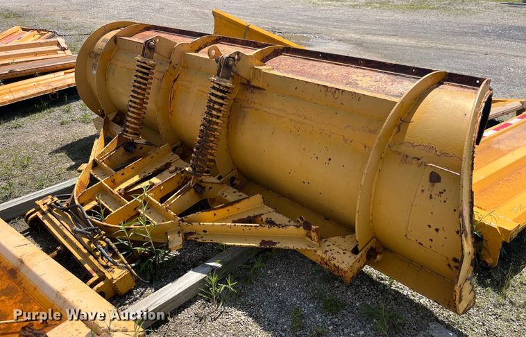 image for item EK8592 2012 International  7500 dump truck