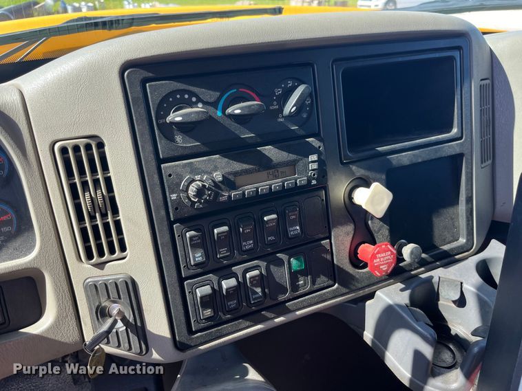 image for item EK8592 2012 International  7500 dump truck