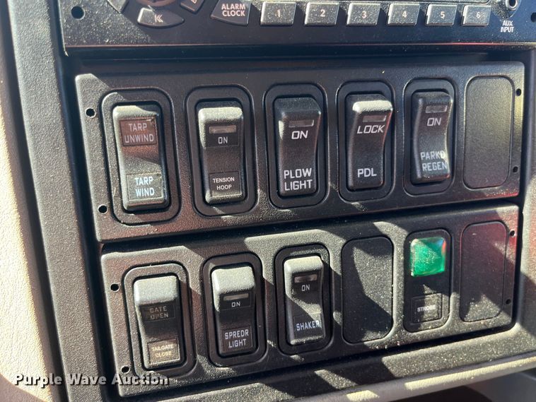 image for item EK8592 2012 International  7500 dump truck