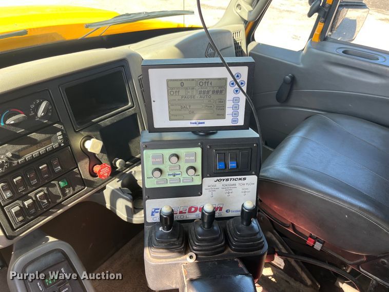 image for item EK8592 2012 International  7500 dump truck