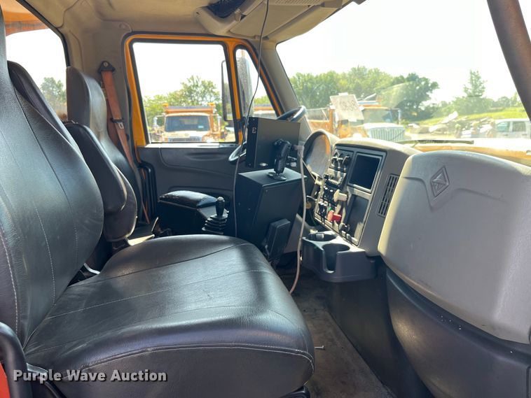 image for item EK8592 2012 International  7500 dump truck