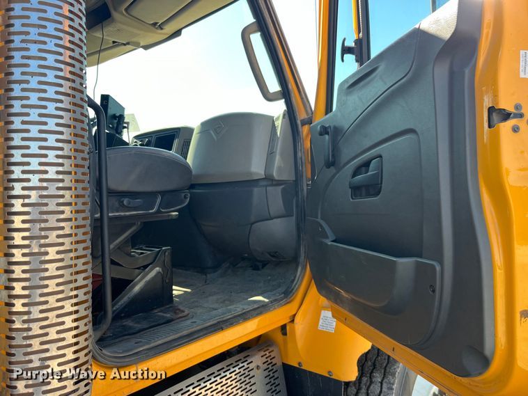 image for item EK8592 2012 International  7500 dump truck