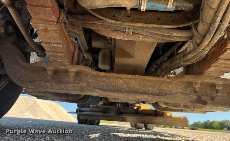 image for item EK8592 2012 International  7500 dump truck