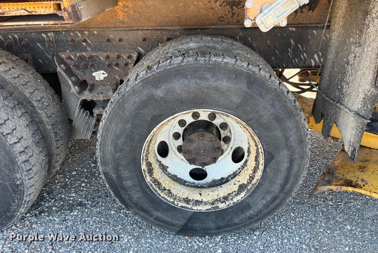 image for item EK8592 2012 International  7500 dump truck