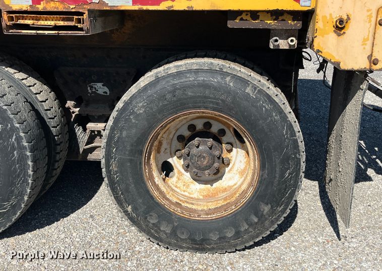 image for item EK8592 2012 International  7500 dump truck