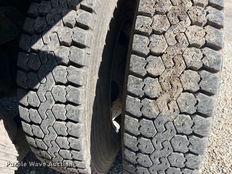 image for item EK8592 2012 International  7500 dump truck