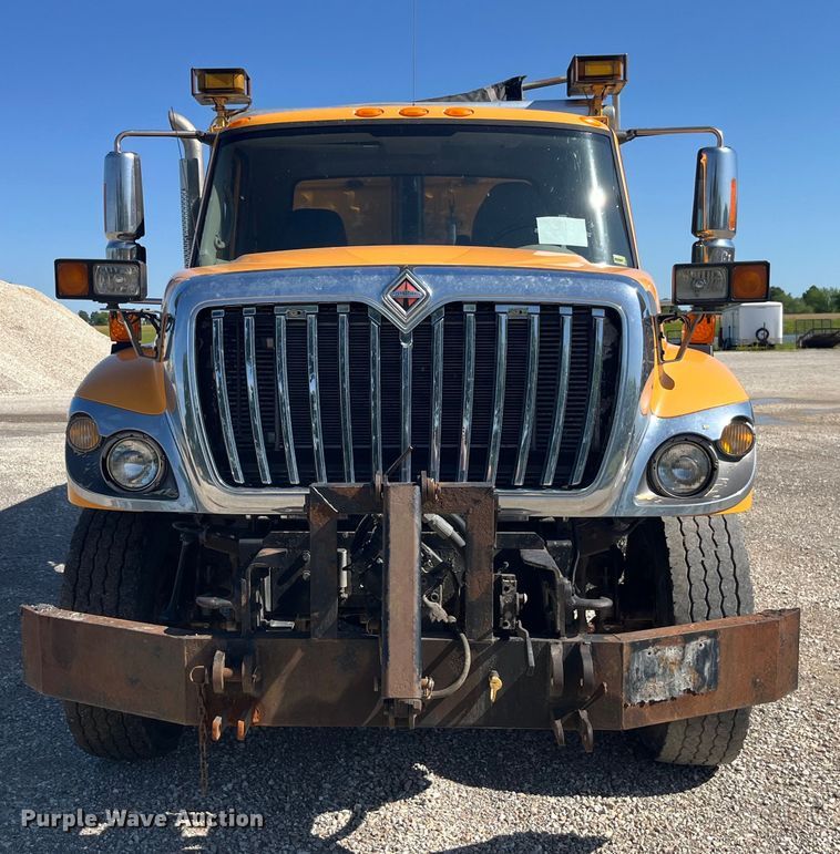 image for item EK8593 2010 International  7500 dump truck