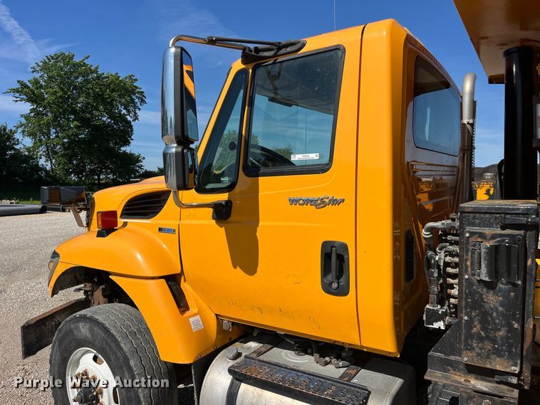 image for item EK8593 2010 International  7500 dump truck