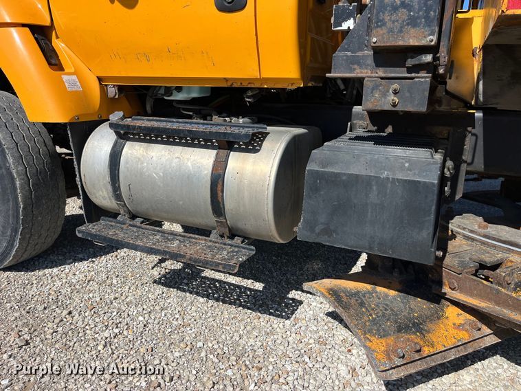 image for item EK8593 2010 International  7500 dump truck