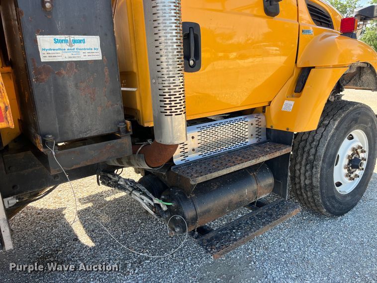 image for item EK8593 2010 International  7500 dump truck