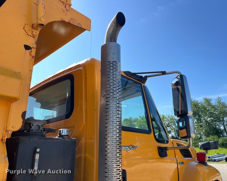 image for item EK8593 2010 International  7500 dump truck