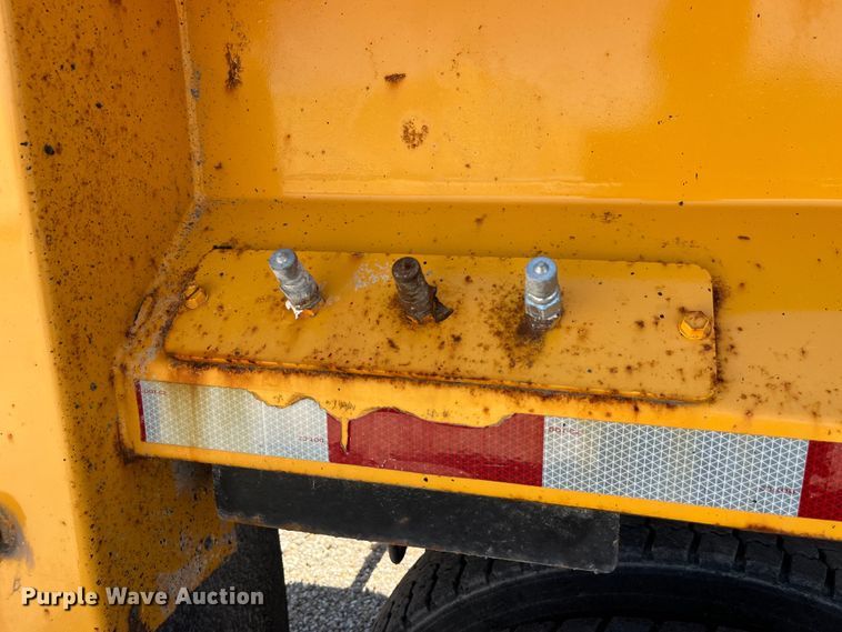 image for item EK8593 2010 International  7500 dump truck