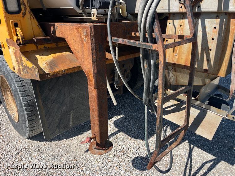 image for item EK8593 2010 International  7500 dump truck