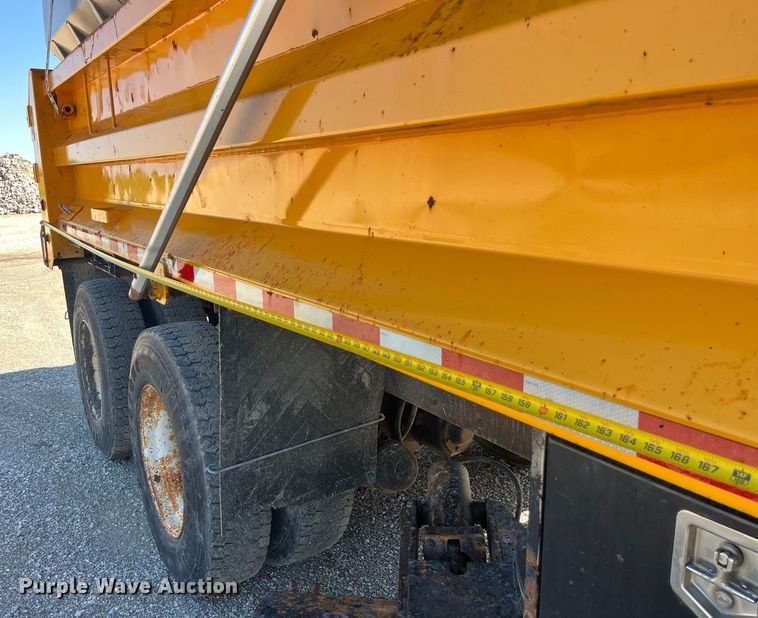 image for item EK8593 2010 International  7500 dump truck