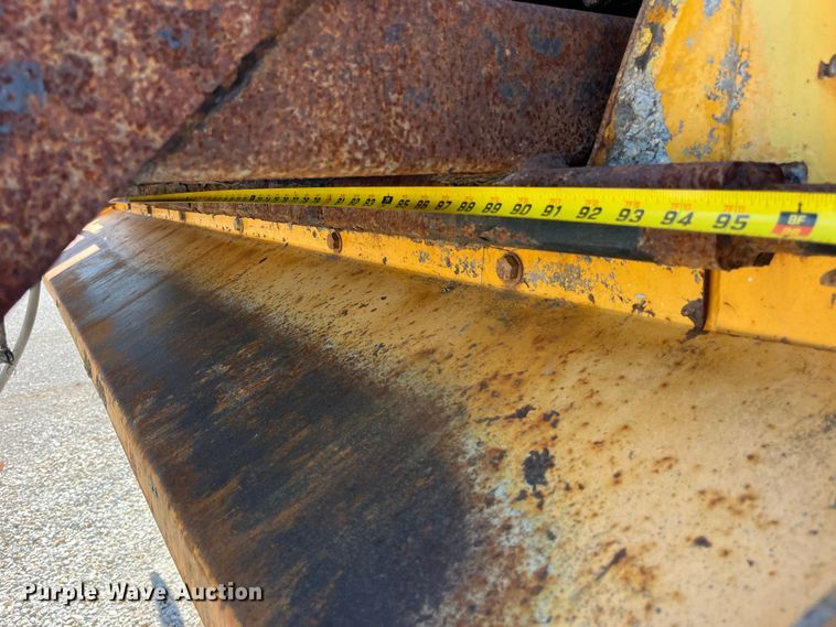 image for item EK8593 2010 International  7500 dump truck