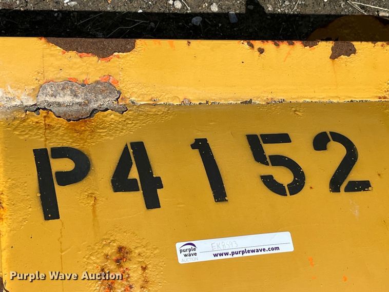 image for item EK8593 2010 International  7500 dump truck