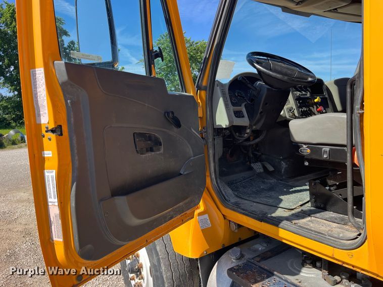 image for item EK8593 2010 International  7500 dump truck