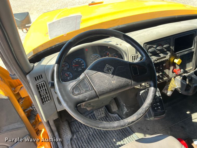 image for item EK8593 2010 International  7500 dump truck