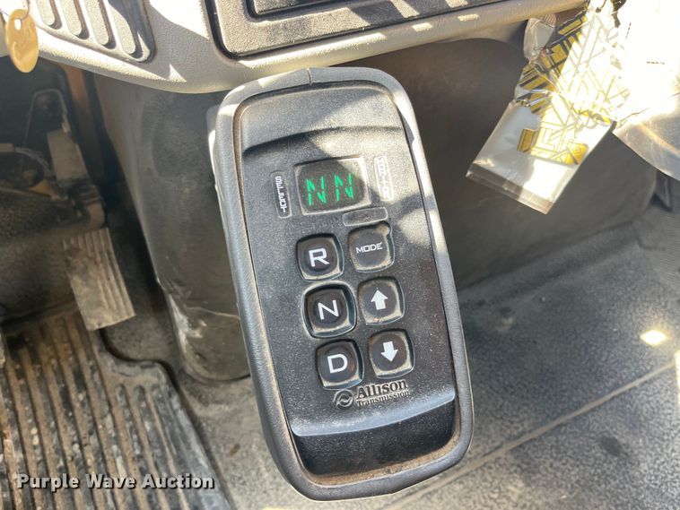 image for item EK8593 2010 International  7500 dump truck