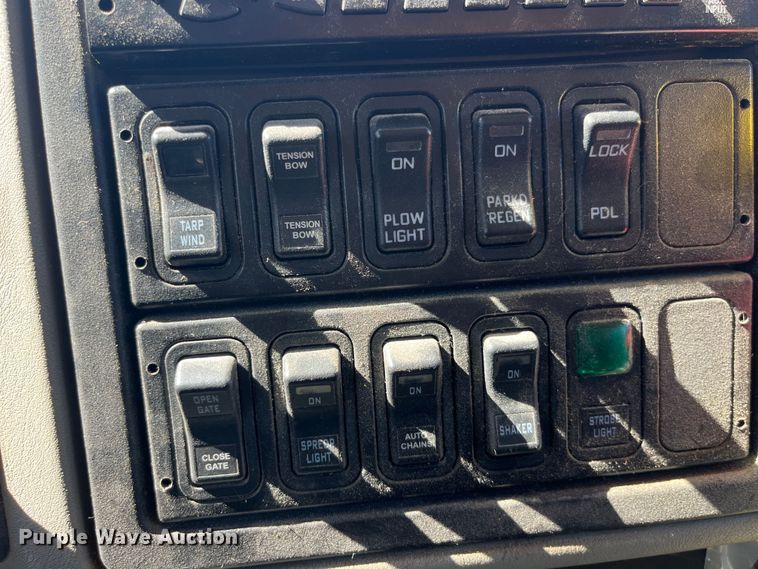 image for item EK8593 2010 International  7500 dump truck