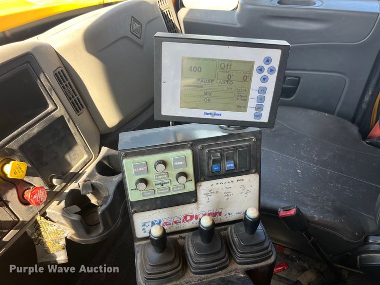 image for item EK8593 2010 International  7500 dump truck