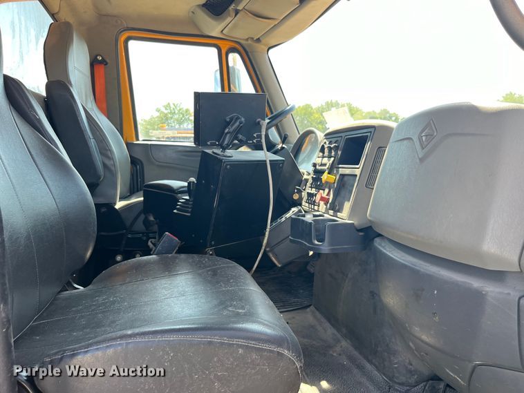 image for item EK8593 2010 International  7500 dump truck