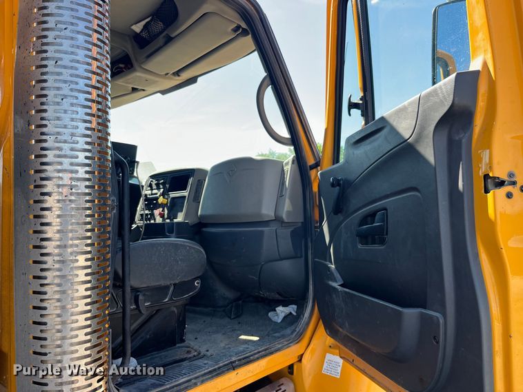 image for item EK8593 2010 International  7500 dump truck