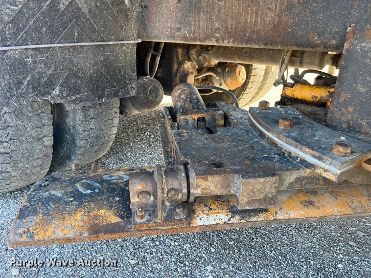 image for item EK8593 2010 International  7500 dump truck