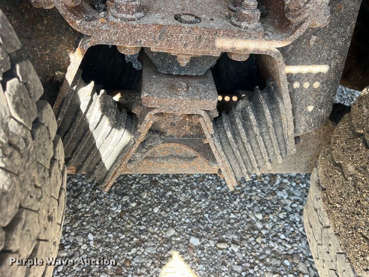 image for item EK8593 2010 International  7500 dump truck