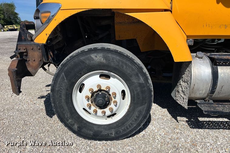 image for item EK8593 2010 International  7500 dump truck