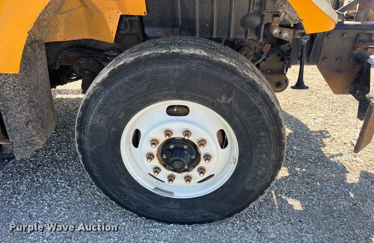 image for item EK8593 2010 International  7500 dump truck