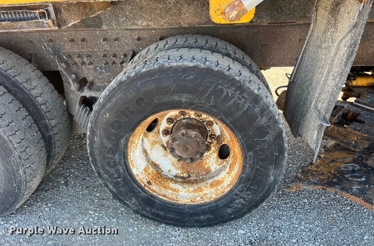 image for item EK8593 2010 International  7500 dump truck