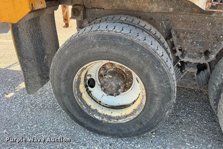 image for item EK8593 2010 International  7500 dump truck