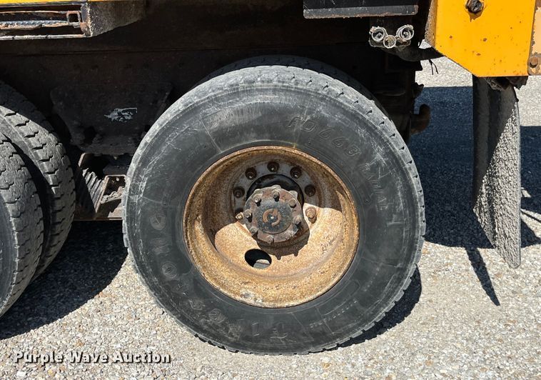 image for item EK8593 2010 International  7500 dump truck